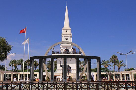 Kemer Cumhuriyet Meydanı